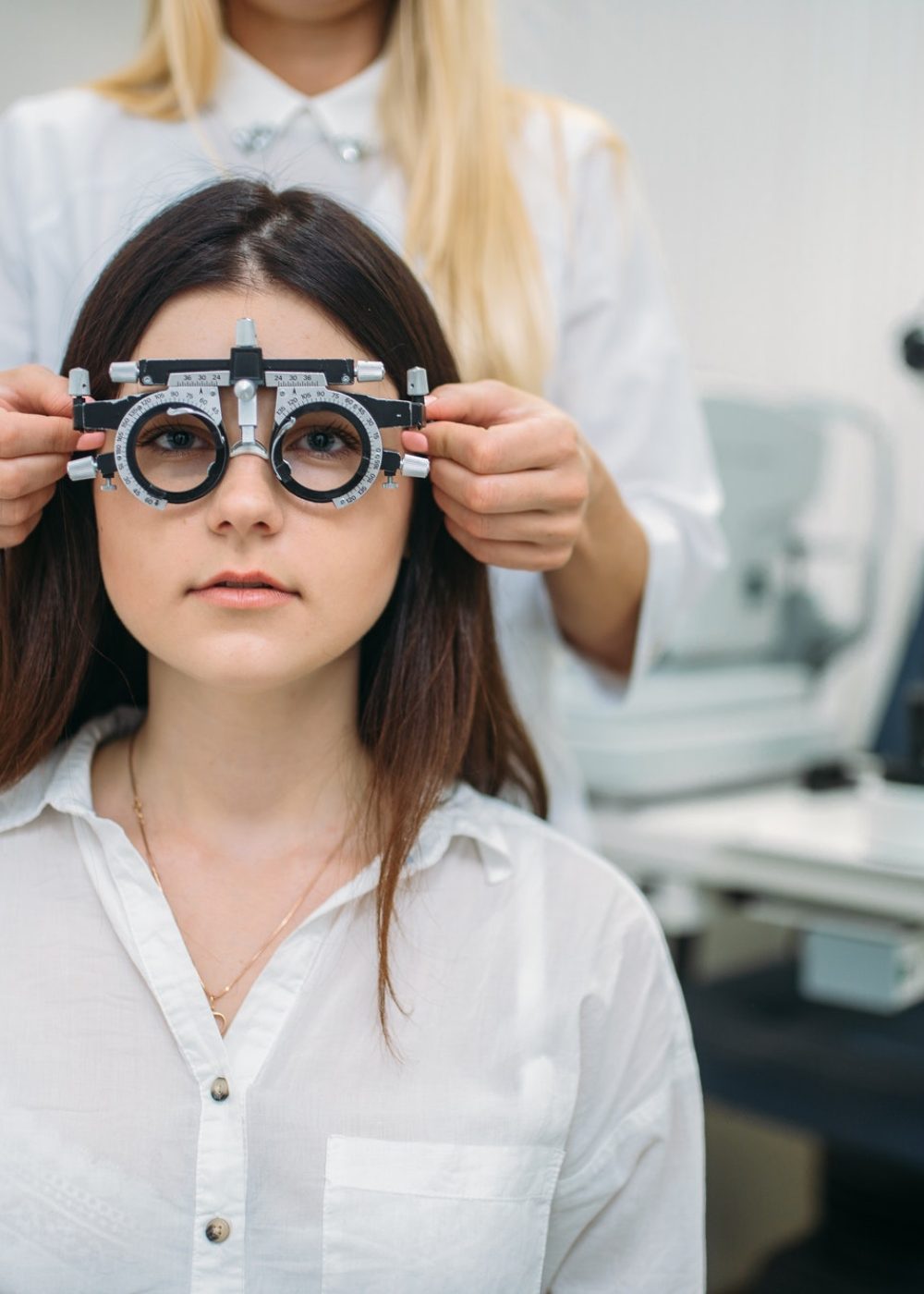 eyesight-test-optician-cabinet-vision-diagnostic.jpg eyesight-test-optician-cabinet-vision-diagnostic.jpg
